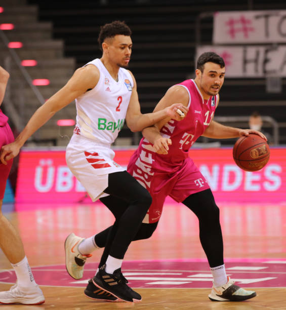 她以无畏的 她以无畏的